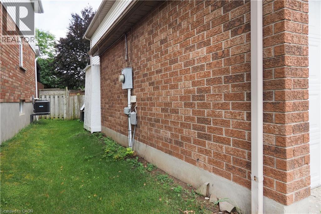 429 Exmoor Street, Waterloo, Ontario  N2K 3X5 - Photo 32 - 40833827