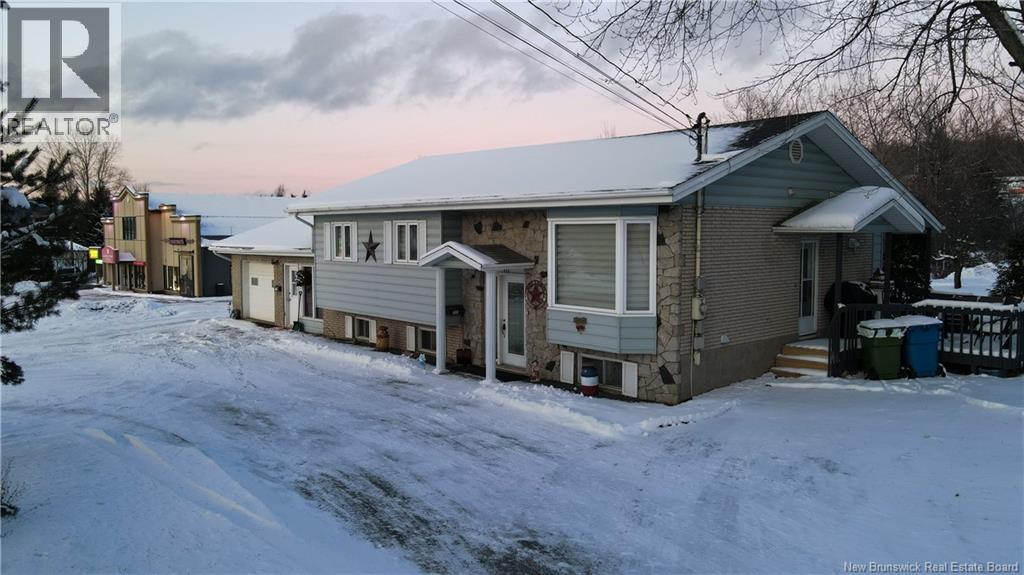 711 Victoria Street, Edmundston, New Brunswick  E3V 3S9 - Photo 3 - NB130994