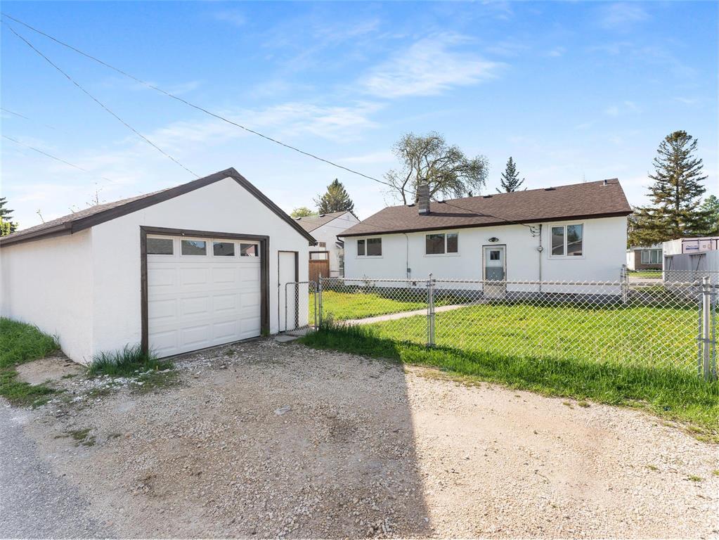 98 Portland Avenue, Winnipeg, Manitoba  R2M 1J5 - Photo 2 - 202611587