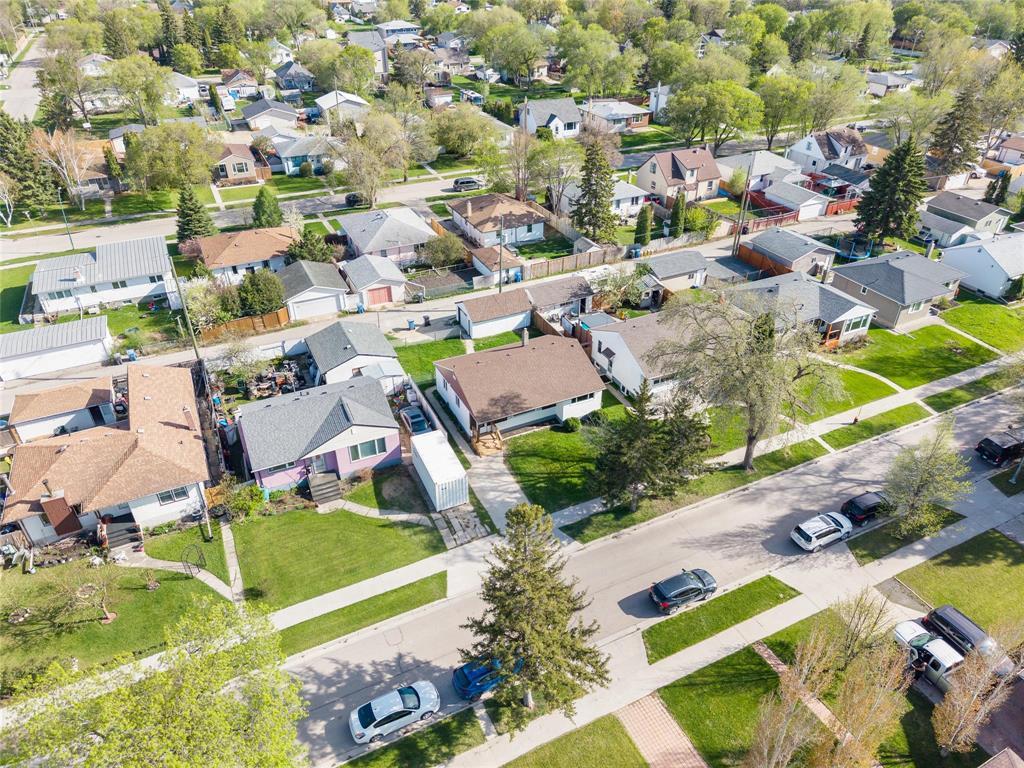 98 Portland Avenue, Winnipeg, Manitoba  R2M 1J5 - Photo 4 - 202611587