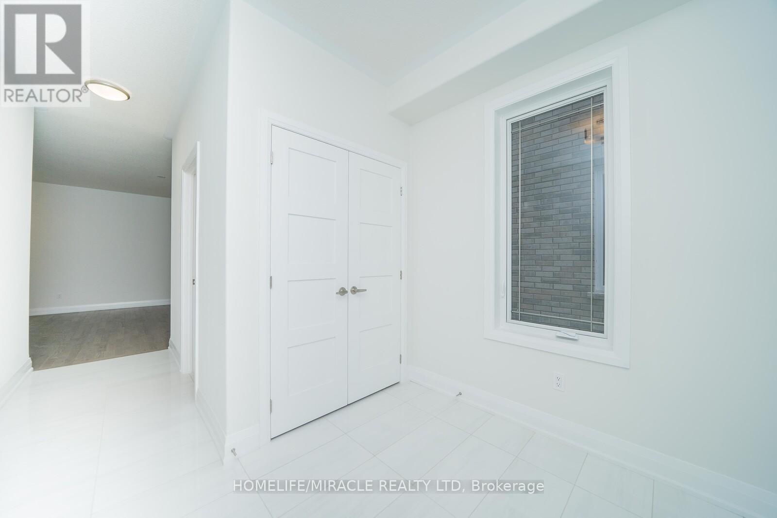 522 Askew Court, Oshawa, Ontario  L1K 3E9 - Photo 2 - E13192830