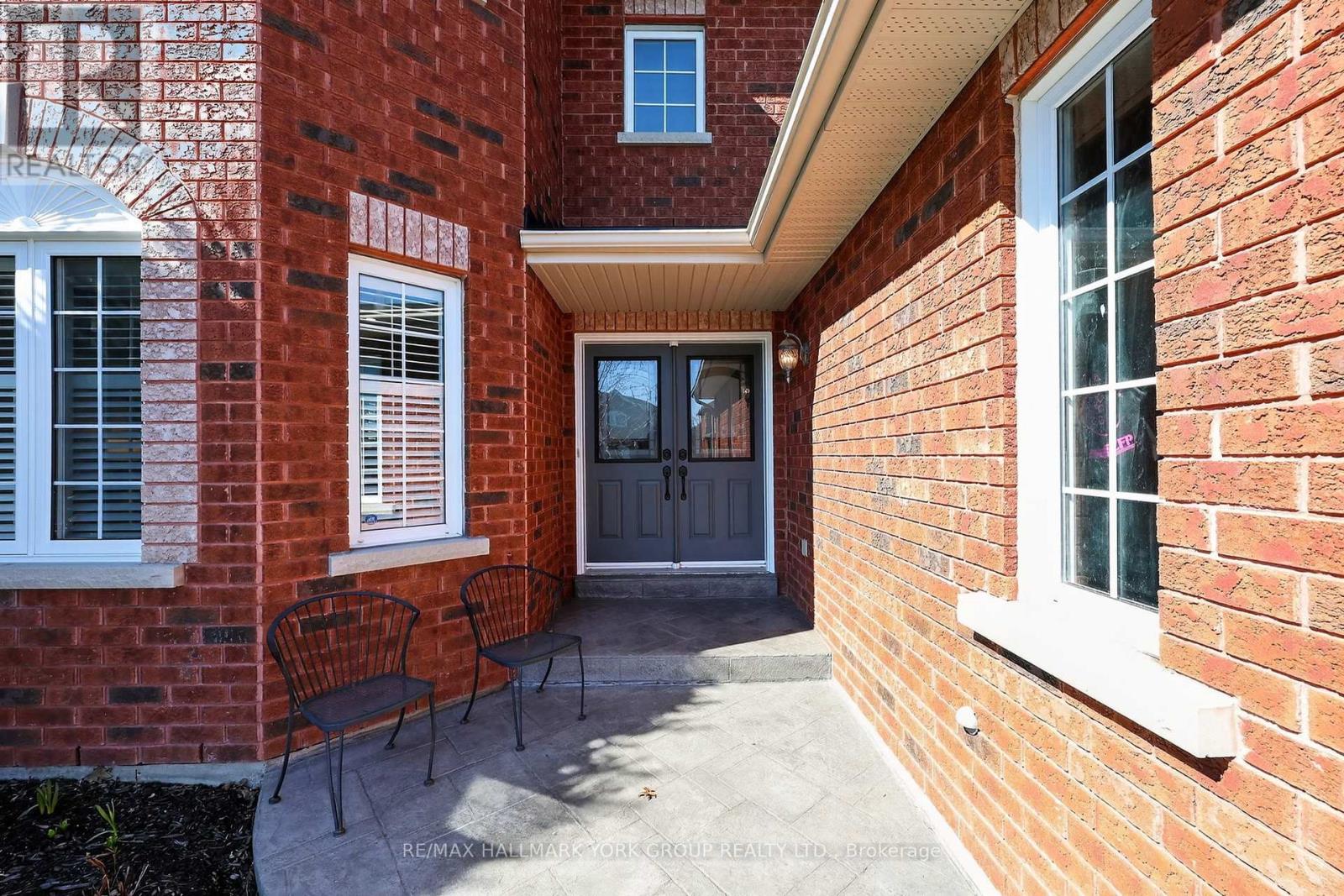54 Bambi Crescent, Georgina, Ontario  L4P 4C6 - Photo 4 - N13193504