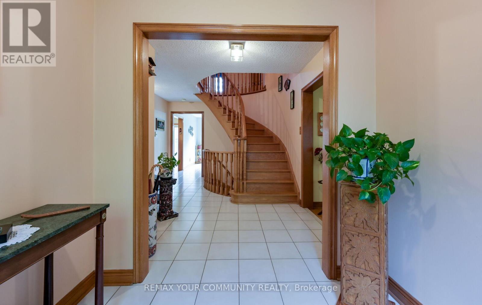 2 Ballard Crescent, Newmarket, Ontario  L3X 1S3 - Photo 4 - N13193714