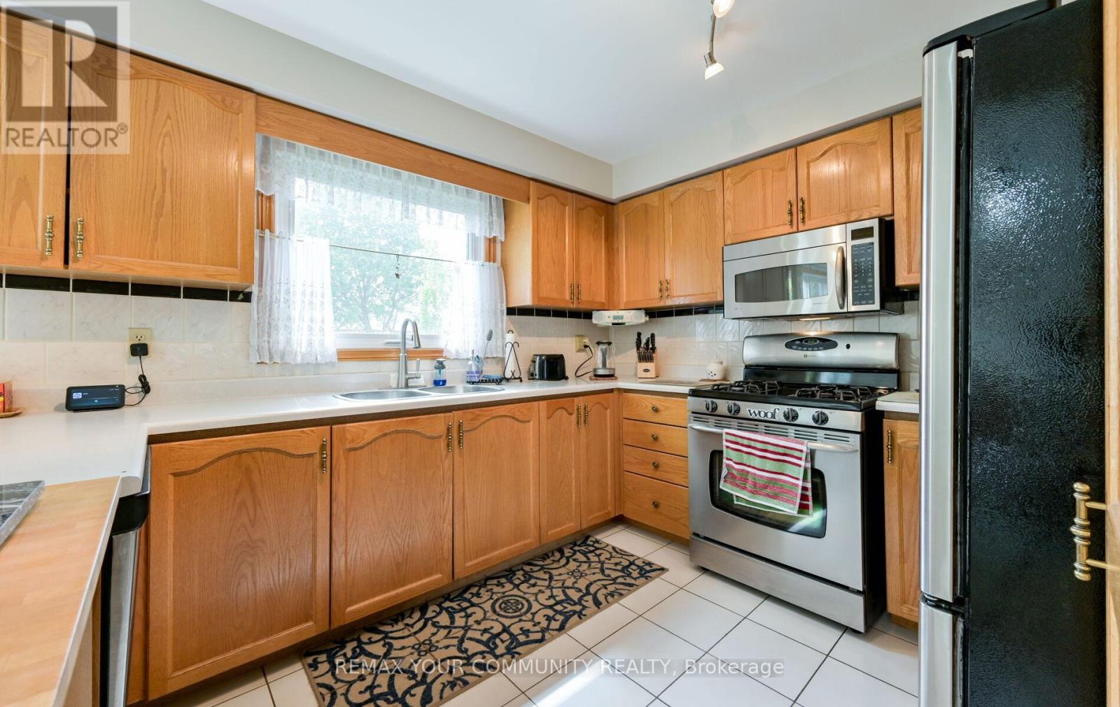 2 Ballard Crescent, Newmarket, Ontario  L3X 1S3 - Photo 9 - N13193714