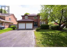 2 BALLARD CRESCENT, Newmarket, Ontario