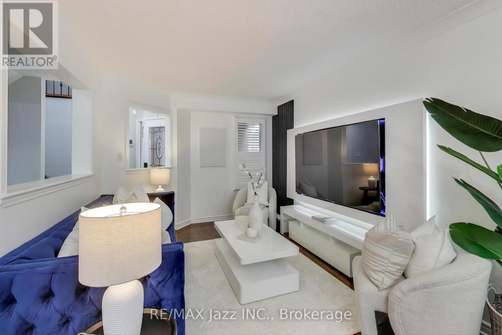 9 Maconnachie Place, Clarington, Ontario  L1C 4M4 - Photo 3 - E13193944