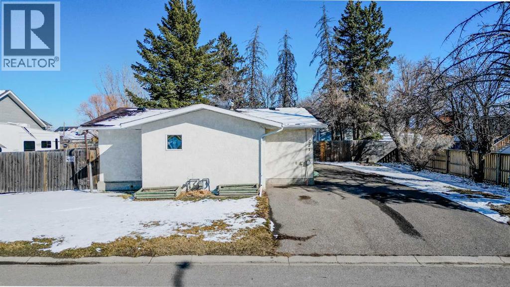 221 N 250 E, Raymond, Alberta  T0K 2S0 - Photo 35 - A2315235