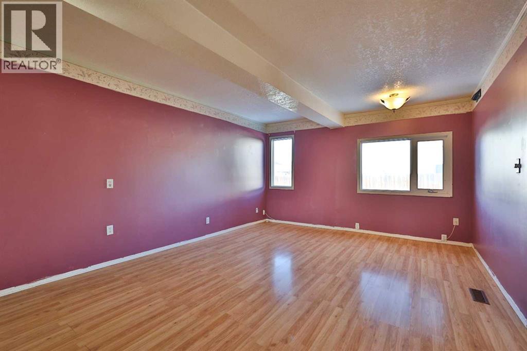 221 N 250 E, Raymond, Alberta  T0K 2S0 - Photo 13 - A2315235