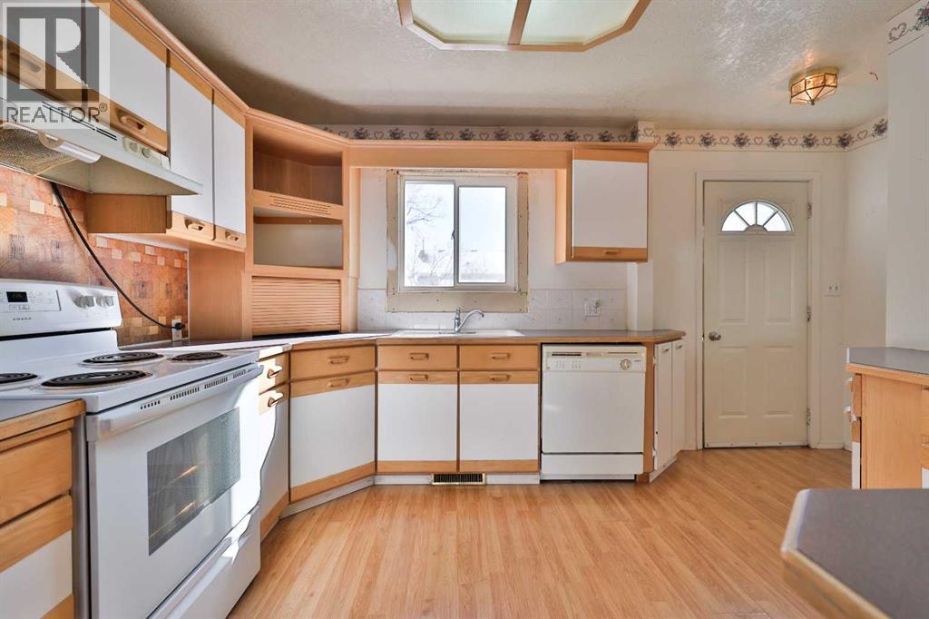 221 N 250 E, Raymond, Alberta  T0K 2S0 - Photo 16 - A2315235