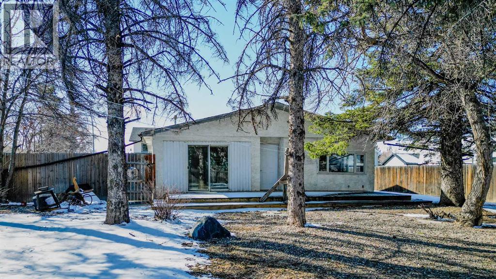 221 N 250 E, Raymond, Alberta  T0K 2S0 - Photo 3 - A2315235
