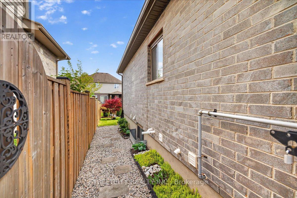 717 Jackpine Way, London North, Ontario  N5X 0L9 - Photo 39 - X13194402