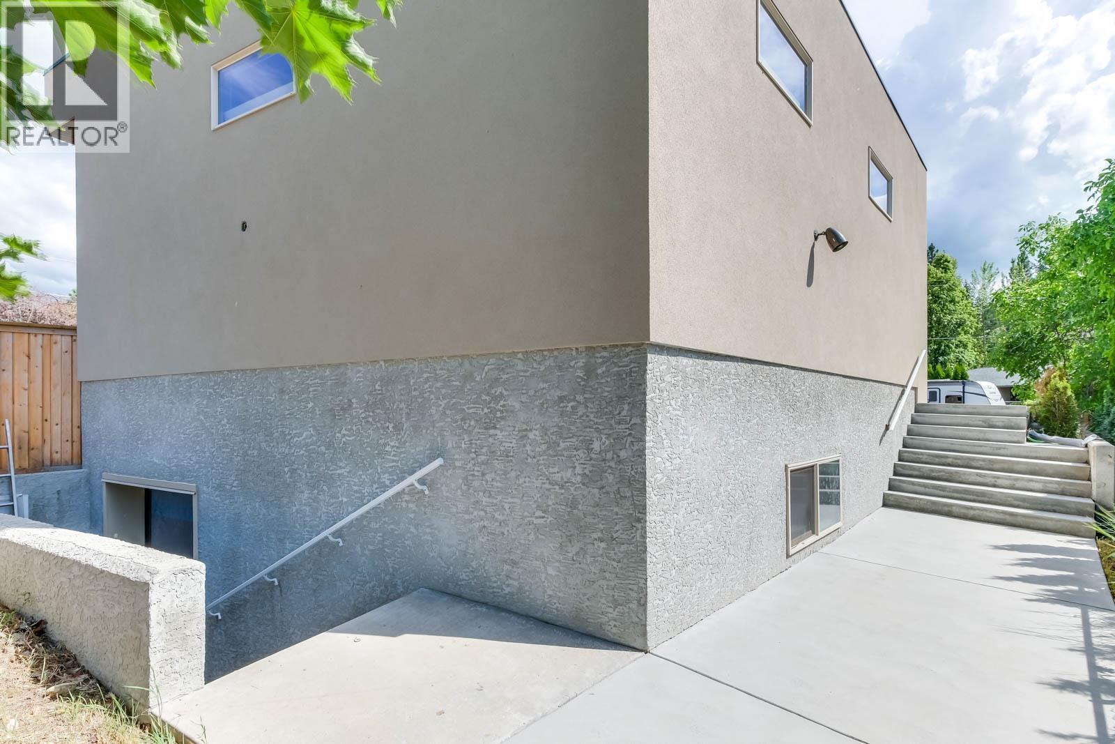 654 Buck Road, Kelowna, British Columbia  V1W 1N7 - Photo 11 - 10388171