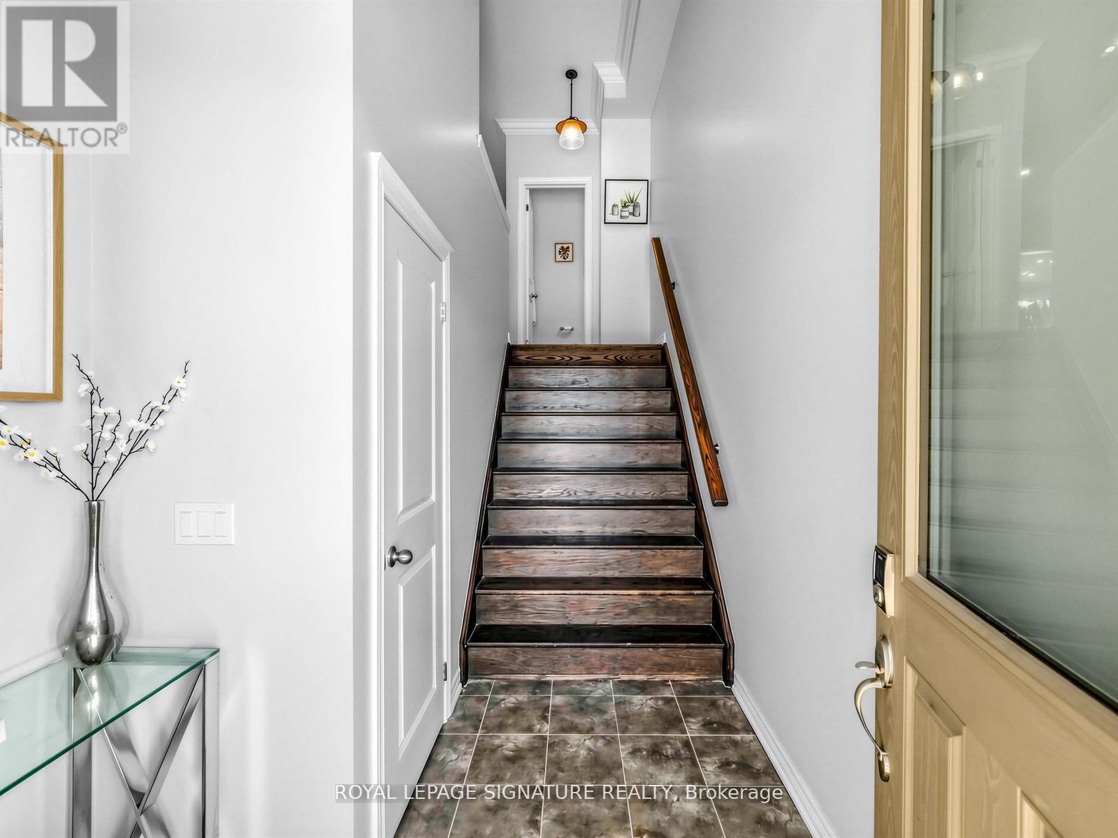 534 Stream Crescent, Oakville, Ontario  L6M 1N7 - Photo 3 - W13192858