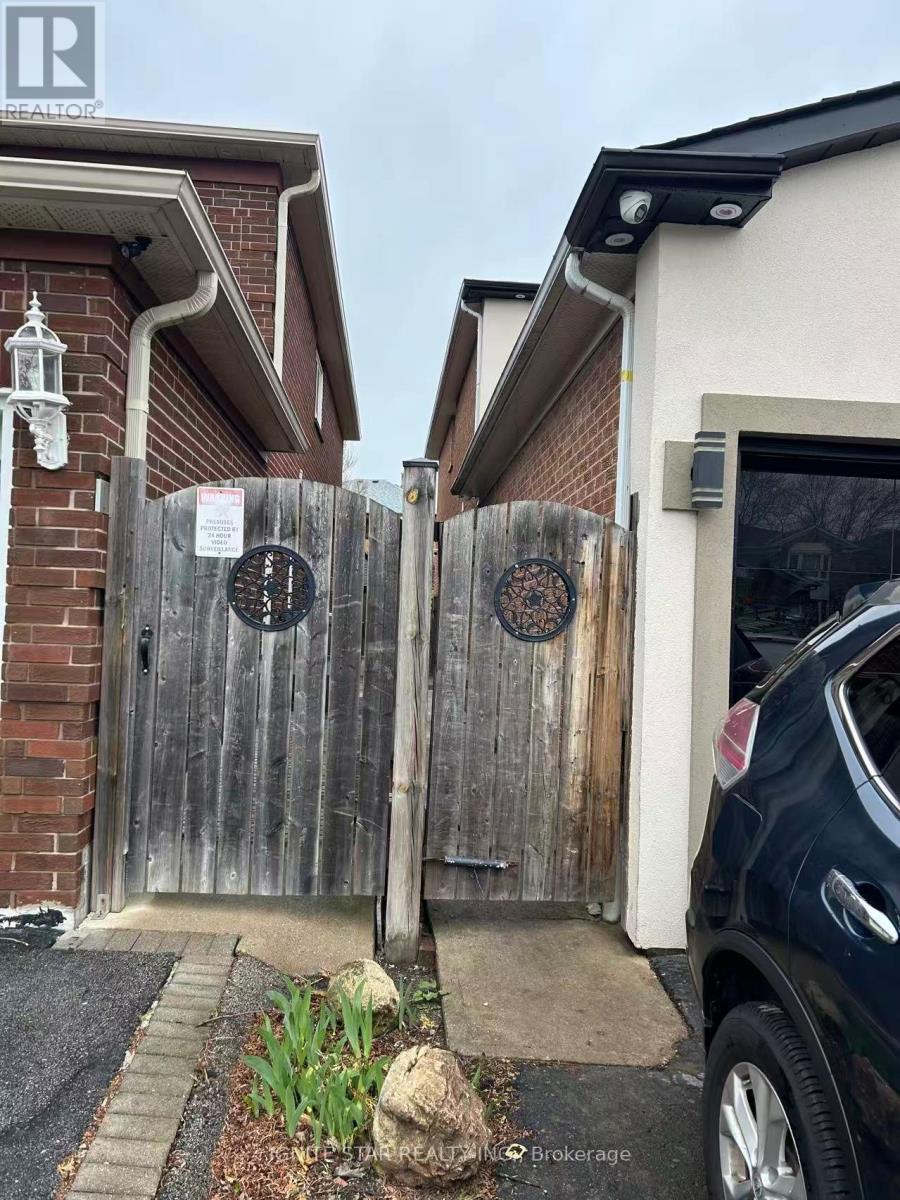 2599 Ambercroft Drive, Mississauga, Ontario  L5M 4K5 - Photo 11 - W13193202