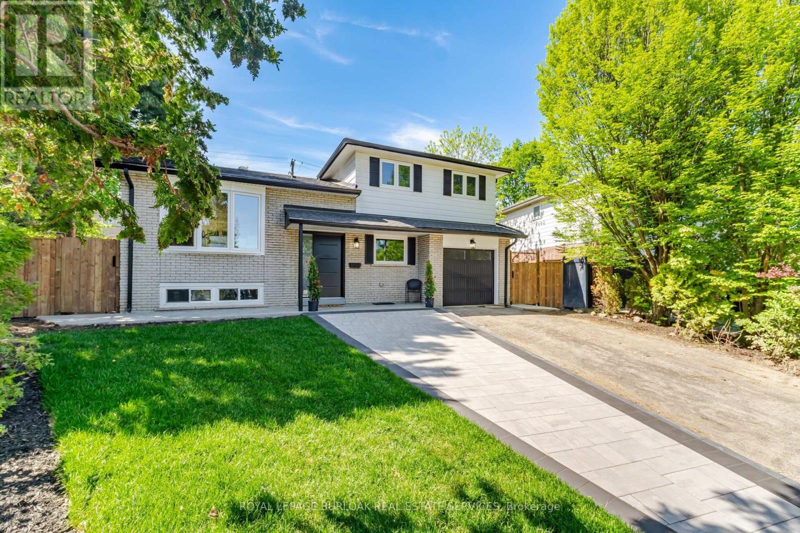 1379 Christina Court, Burlington, Ontario  L7P 2V8 - Photo 2 - W13193218