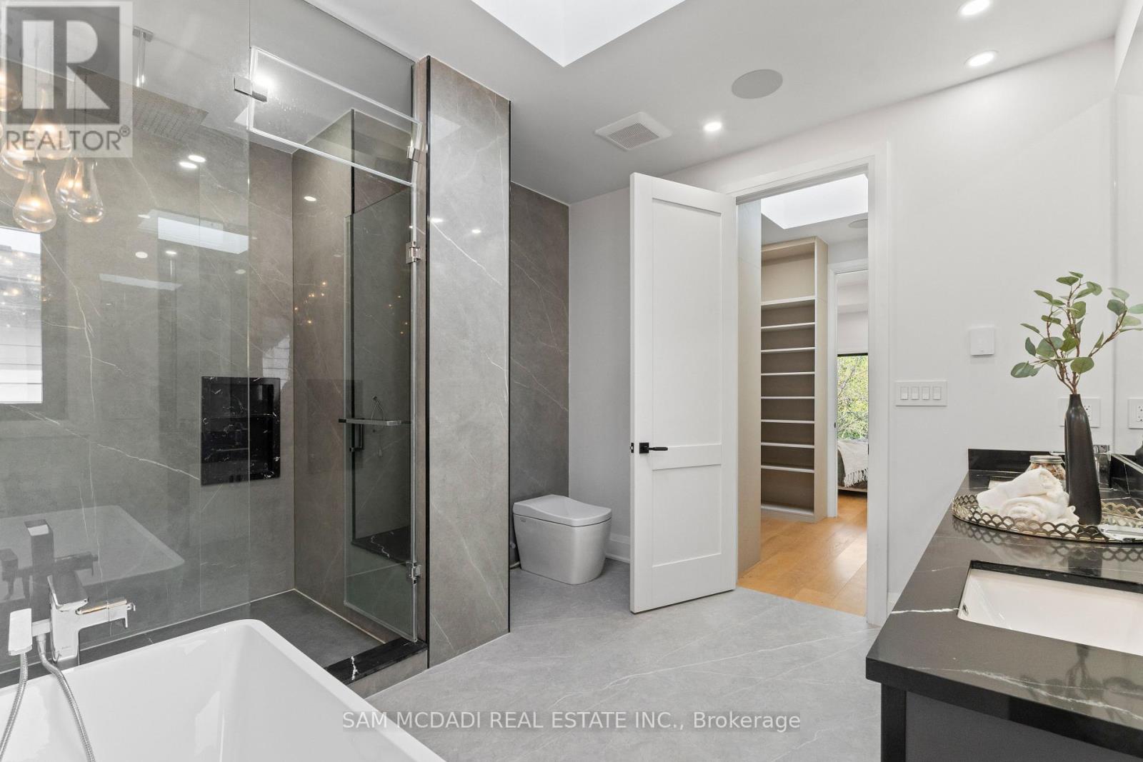 9 Earl Street, Mississauga, Ontario  L5M 1N6 - Photo 22 - W13193604