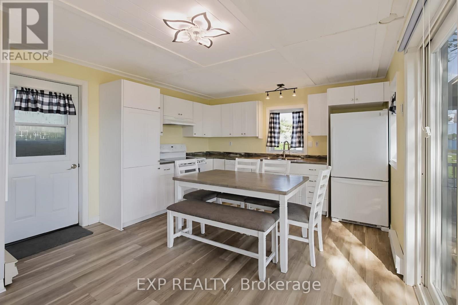 531 Evergreen Lane, Mcnab/braeside, Ontario  K0A 3L0 - Photo 5 - X13194082