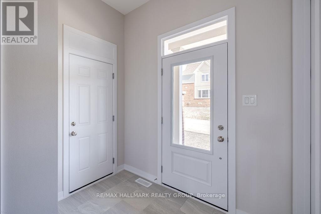 12 Tenuto Lane, Ottawa, Ontario  K1C 7G4 - Photo 2 - X13194754