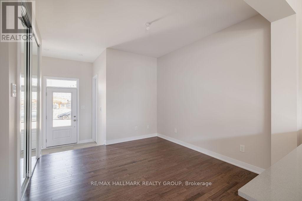 12 Tenuto Lane, Ottawa, Ontario  K1C 7G4 - Photo 4 - X13194754
