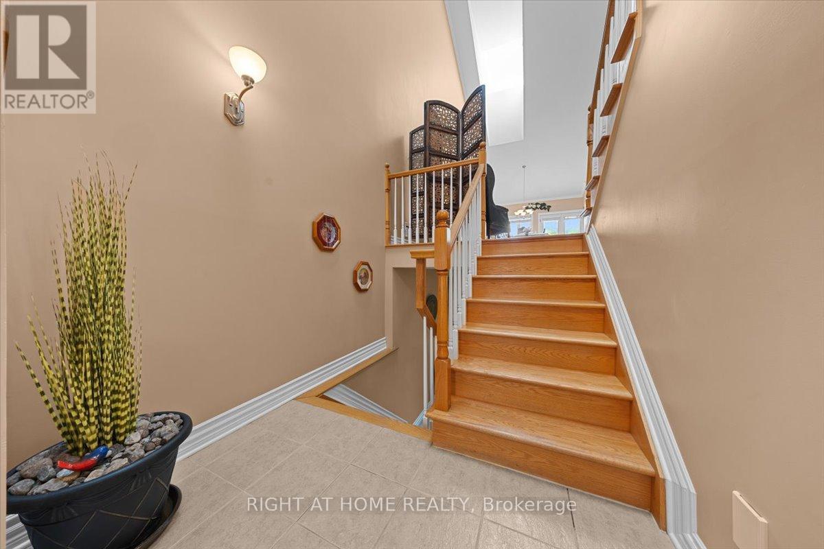 55 Callaway Court, Ottawa, Ontario  K1C 7S4 - Photo 4 - X13195314