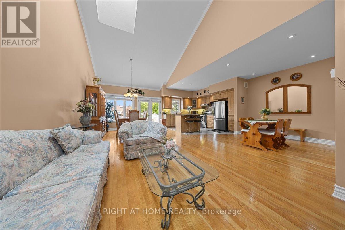 55 Callaway Court, Ottawa, Ontario  K1C 7S4 - Photo 5 - X13195314