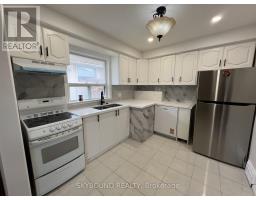 33 BRADSTOCK ROAD, Toronto, Ontario