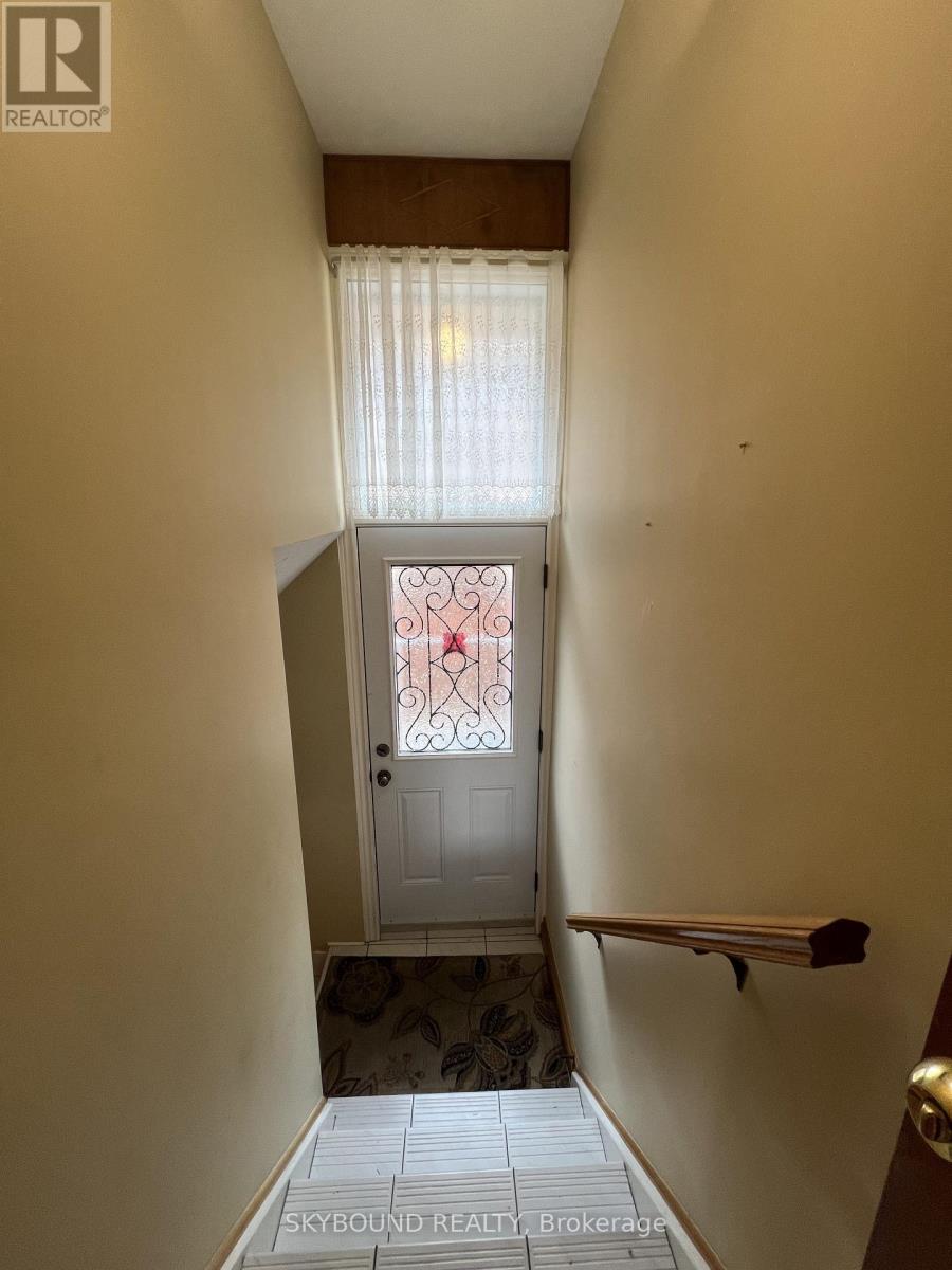 33 Bradstock Road, Toronto, Ontario  M9M 1M9 - Photo 17 - W13050692