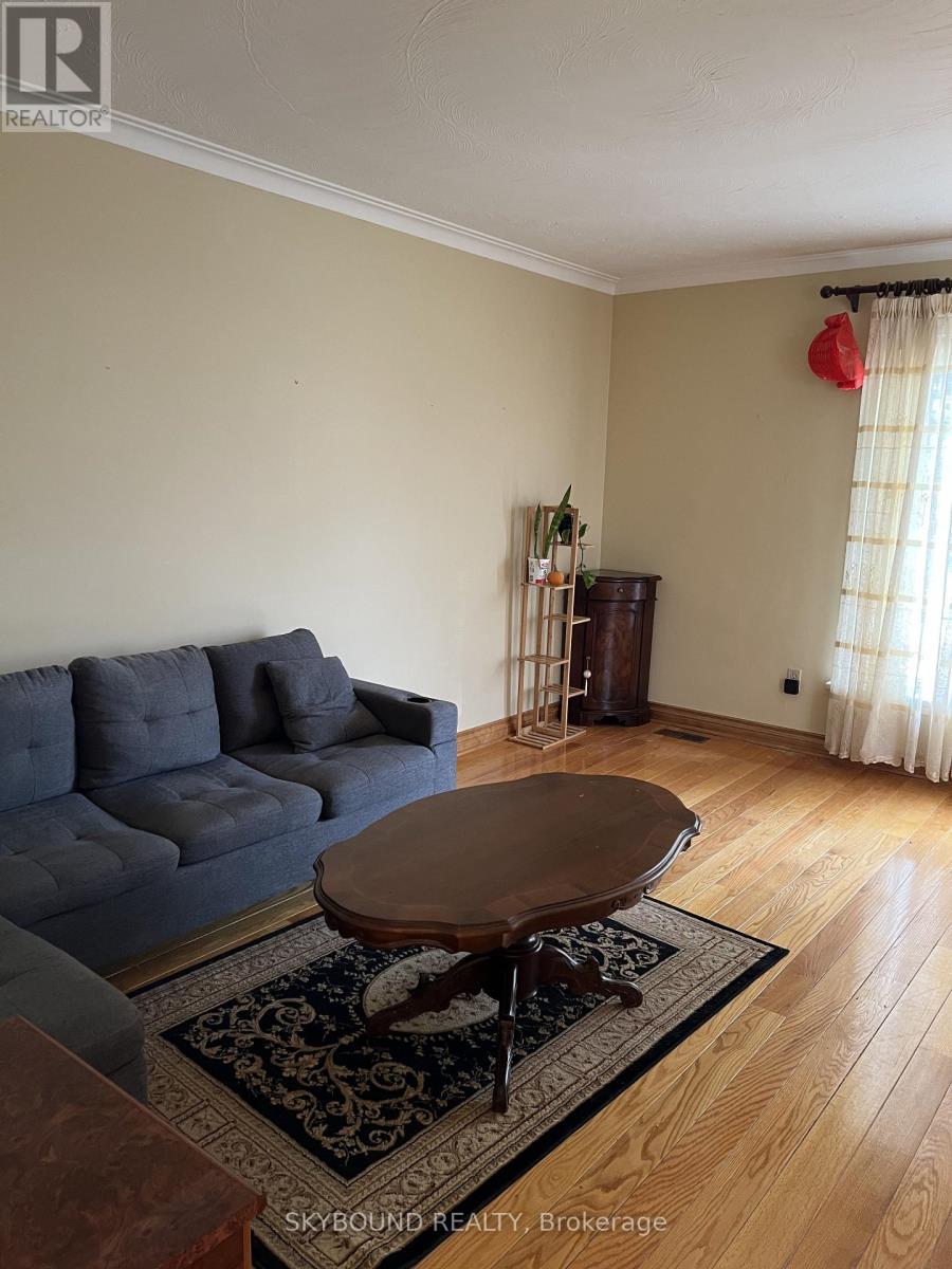 33 Bradstock Road, Toronto, Ontario  M9M 1M9 - Photo 3 - W13050692