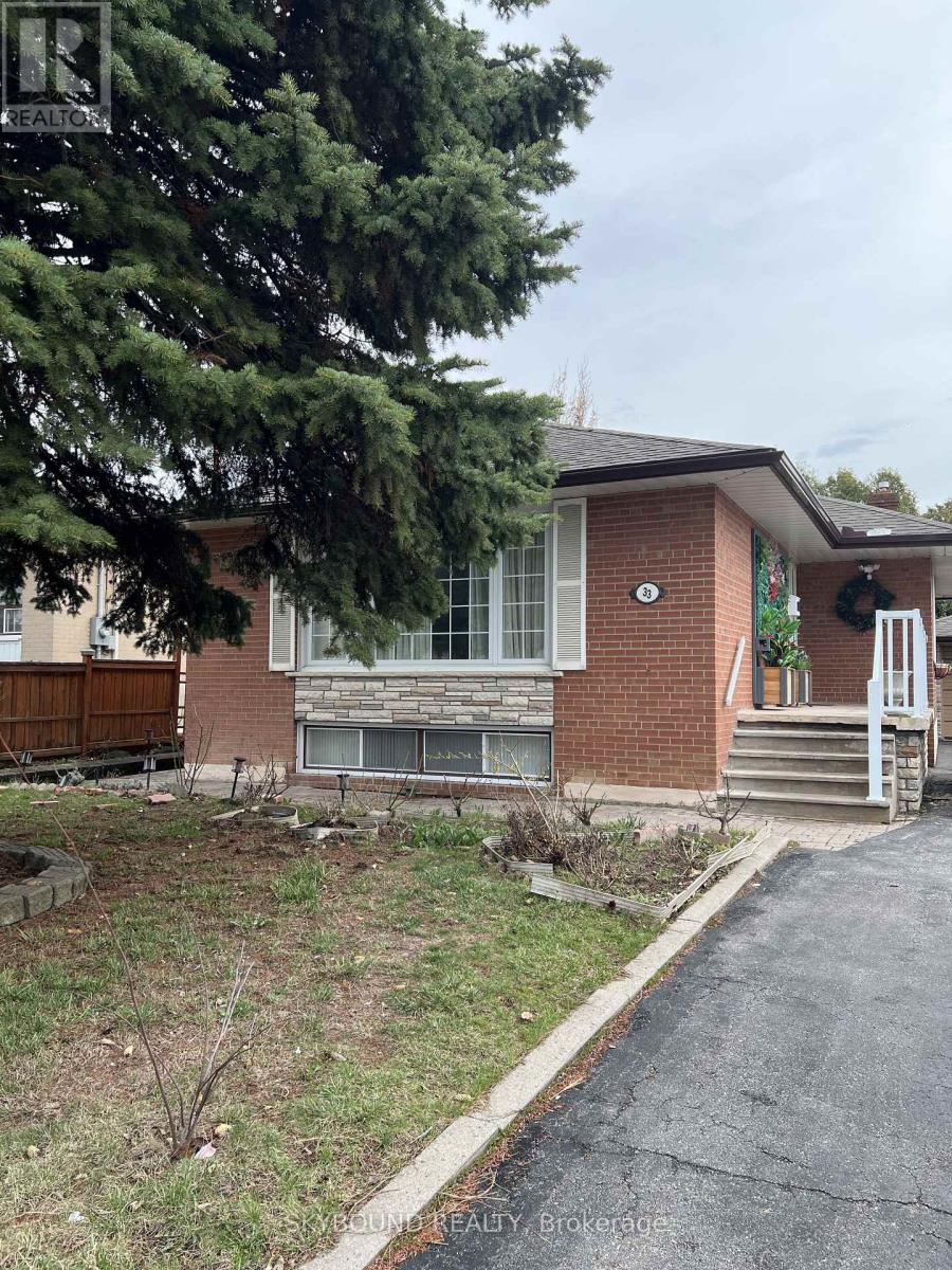 33 Bradstock Road, Toronto, Ontario  M9M 1M9 - Photo 5 - W13050692