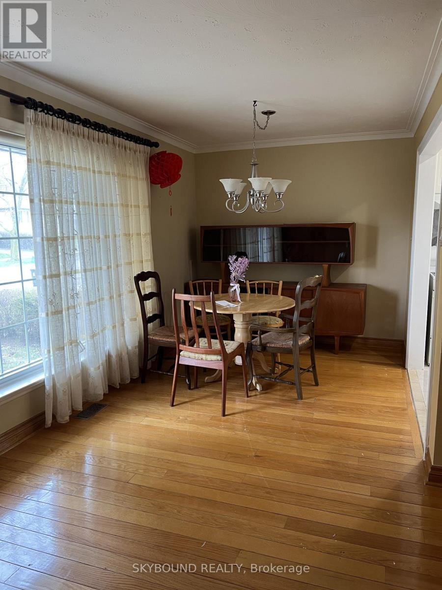 33 Bradstock Road, Toronto, Ontario  M9M 1M9 - Photo 4 - W13050692