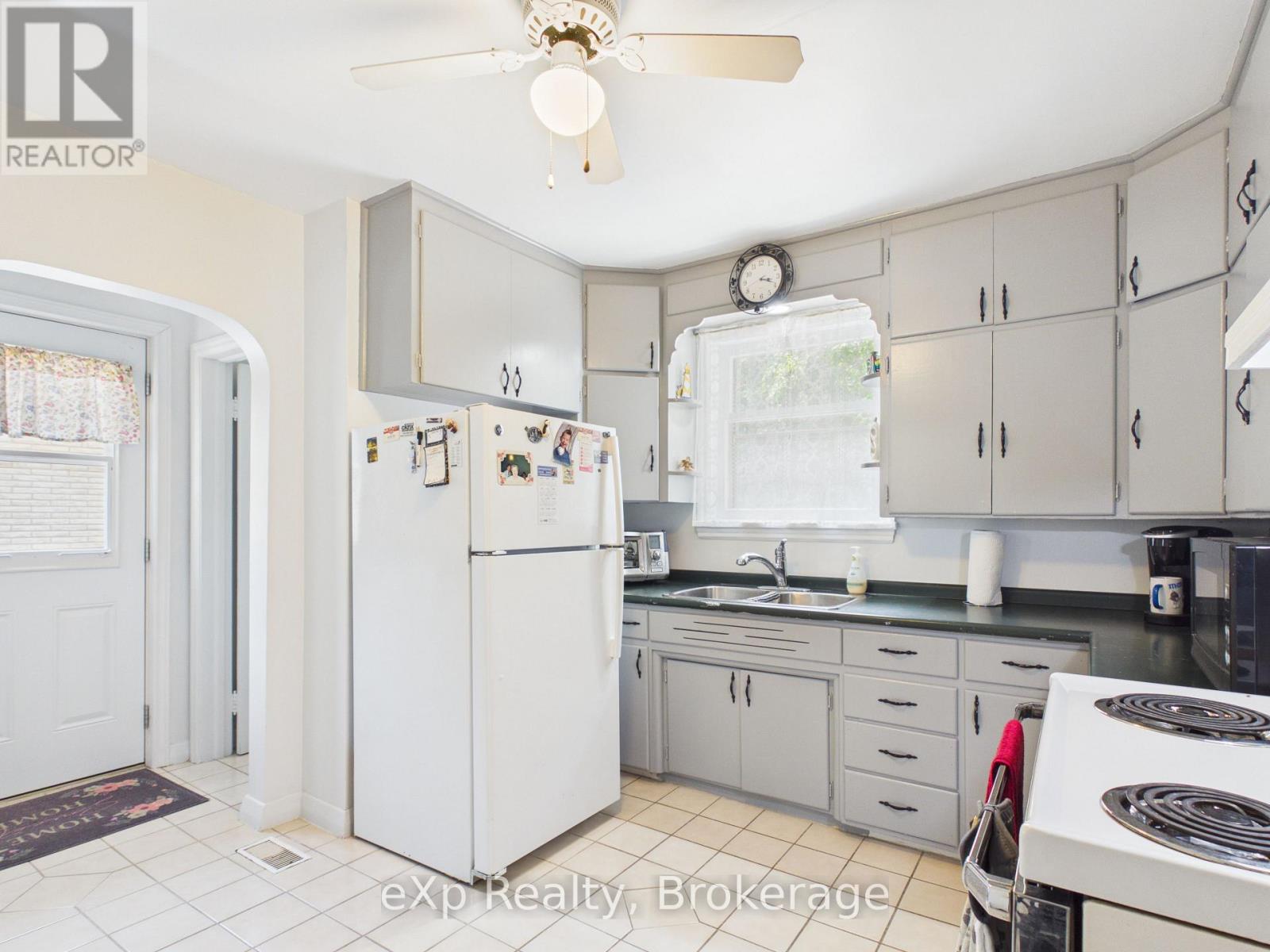419 Colborne Street, Brockton, Ontario  N0G 2V0 - Photo 9 - X13195060