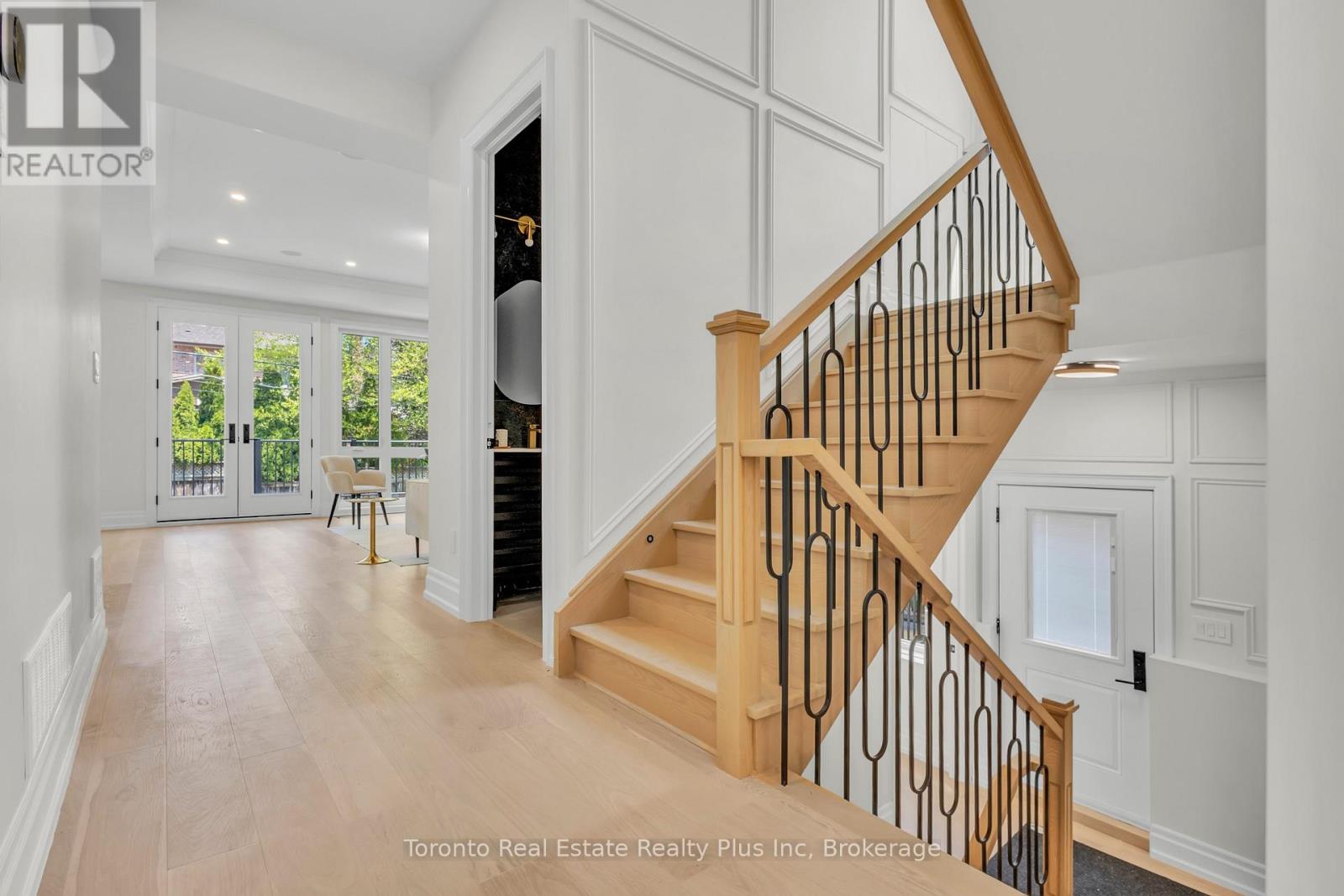 25 Cronin Drive, Toronto, Ontario M9B 4T7 - Photo 10 - W12940514