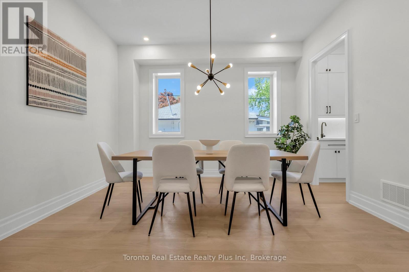 25 Cronin Drive, Toronto, Ontario M9B 4T7 - Photo 6 - W12940514
