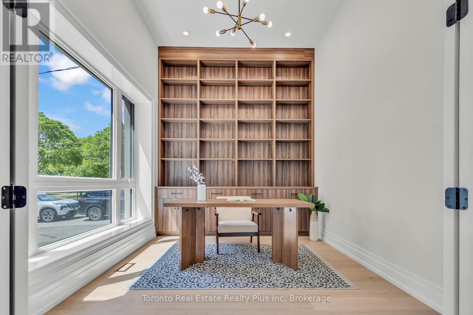 25 Cronin Drive, Toronto, Ontario M9B 4T7 - Photo 9 - W12940514