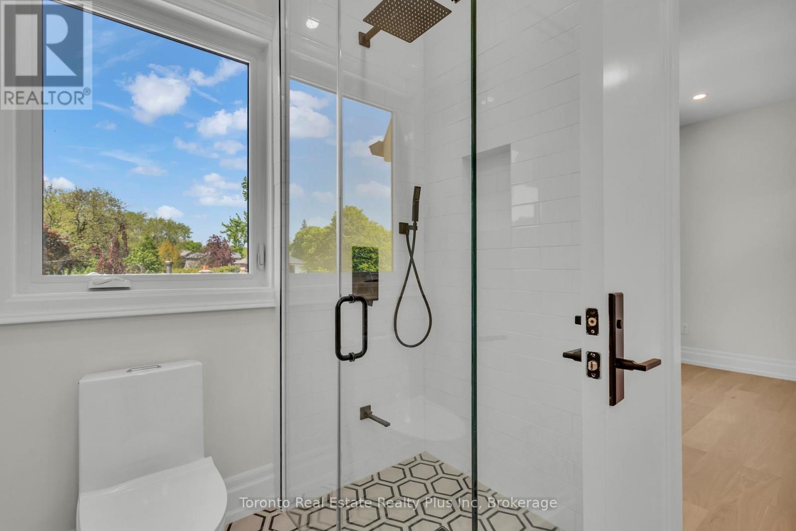25 Cronin Drive, Toronto, Ontario M9B 4T7 - Photo 21 - W12940514