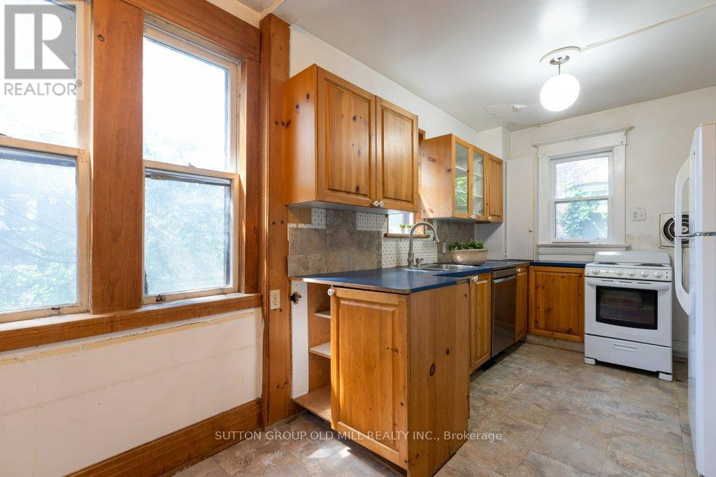 19 Biggar Avenue, Toronto, Ontario  M6H 2N5 - Photo 11 - C13193728