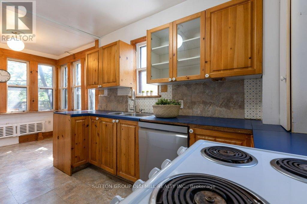 19 Biggar Avenue, Toronto, Ontario  M6H 2N5 - Photo 13 - C13193728