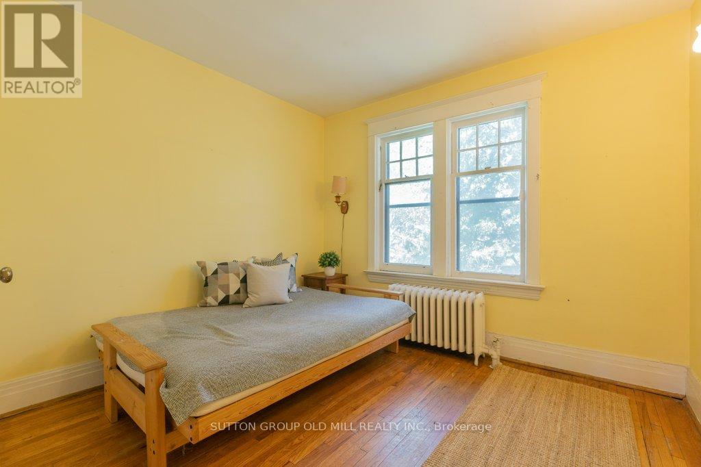 19 Biggar Avenue, Toronto, Ontario  M6H 2N5 - Photo 23 - C13193728