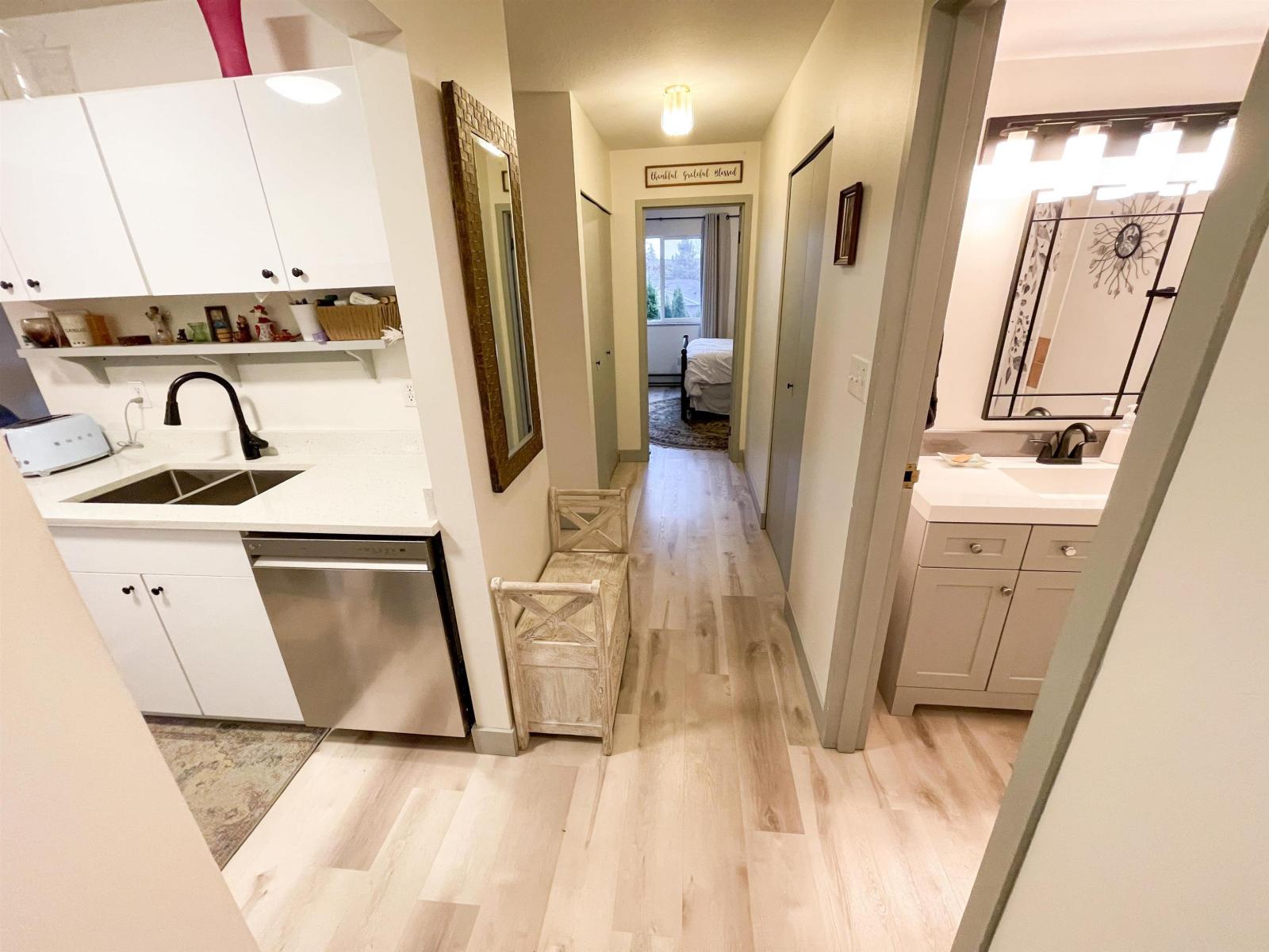 207 13775 74 Avenue, Surrey, British Columbia  V3W 9C5 - Photo 5 - R3128618