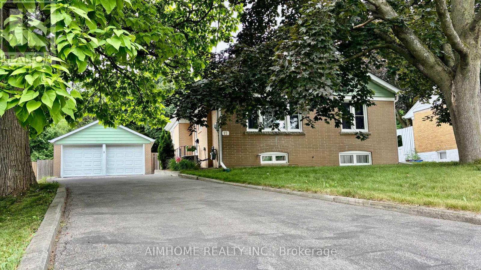 12 CANHAM CRESCENT, Toronto, Ontario