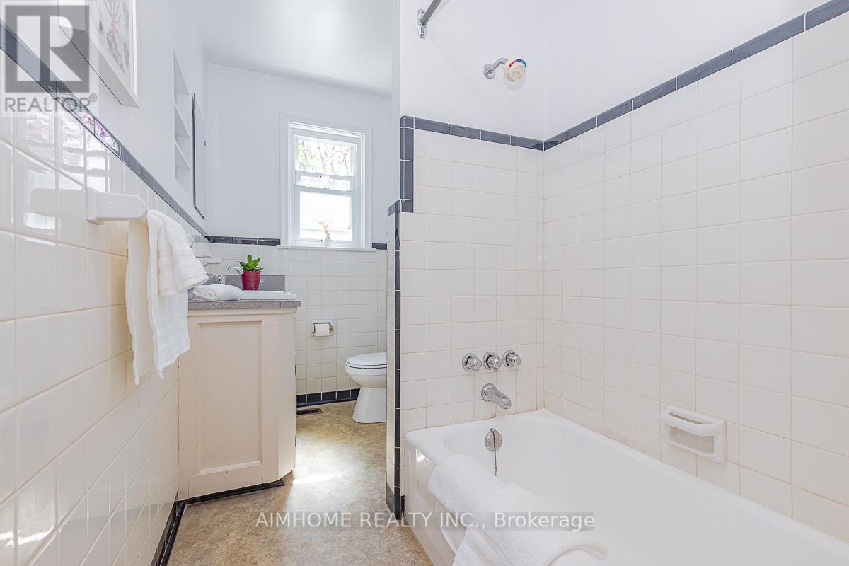 12 Canham Crescent, Toronto, Ontario  M1S 2H6 - Photo 17 - E13194472