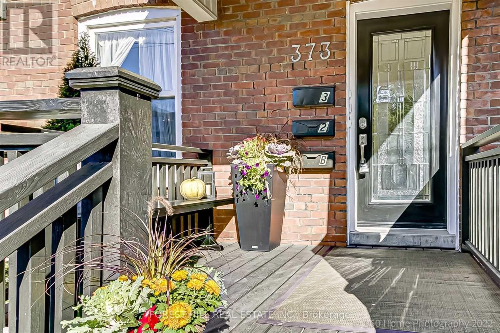 373 Woodbine Avenue, Toronto, Ontario  M4L 3P7 - Photo 2 - E13194582