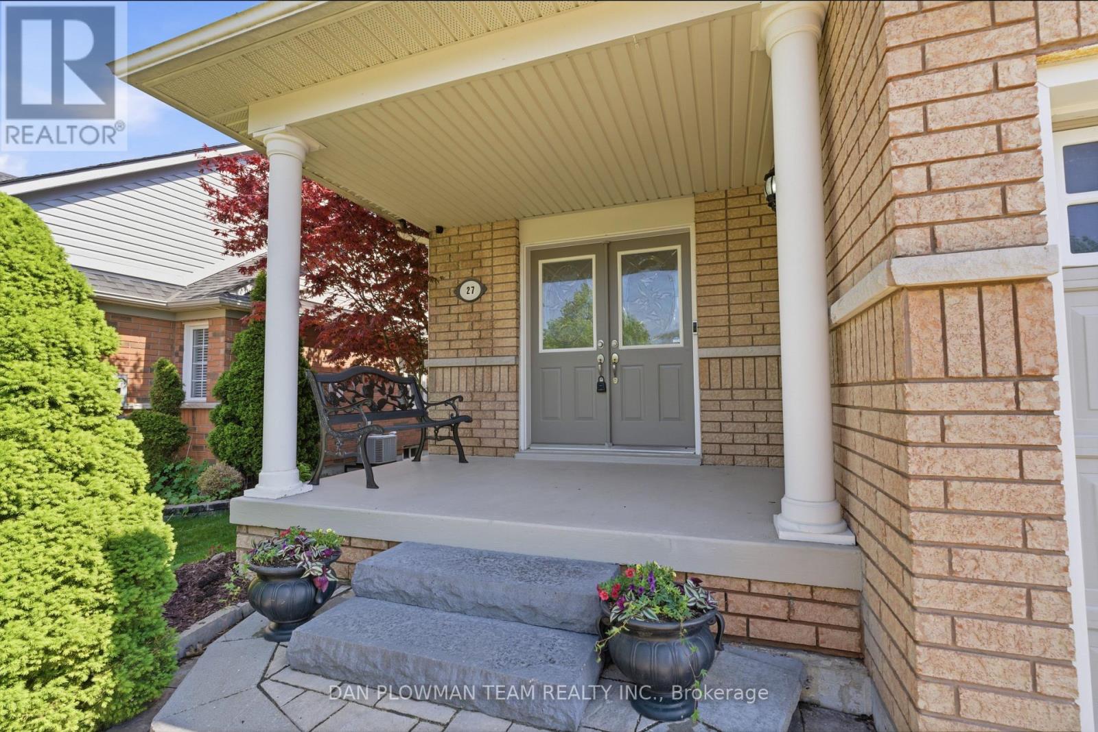 27 Hockley Avenue, Clarington, Ontario  L1C 5P2 - Photo 3 - E13194866