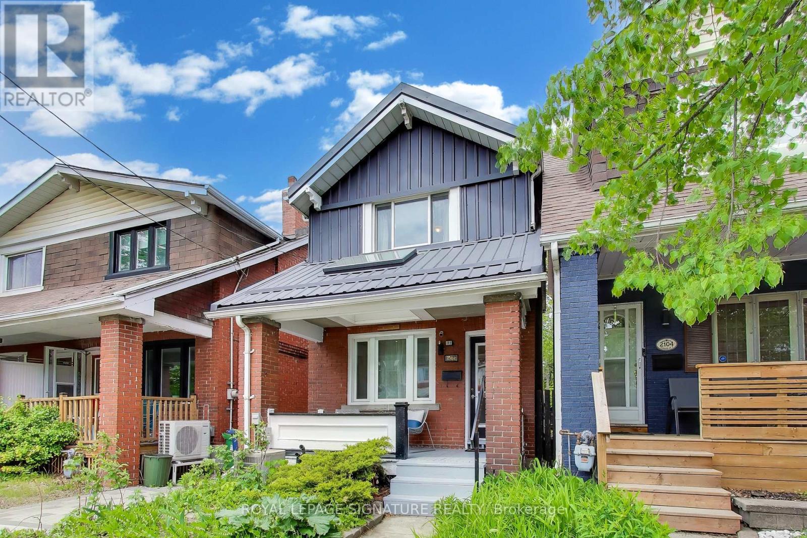 <div class="slider-price">$999,000</div><p>2102 Gerrard Street E, Toronto, Ontario</p>