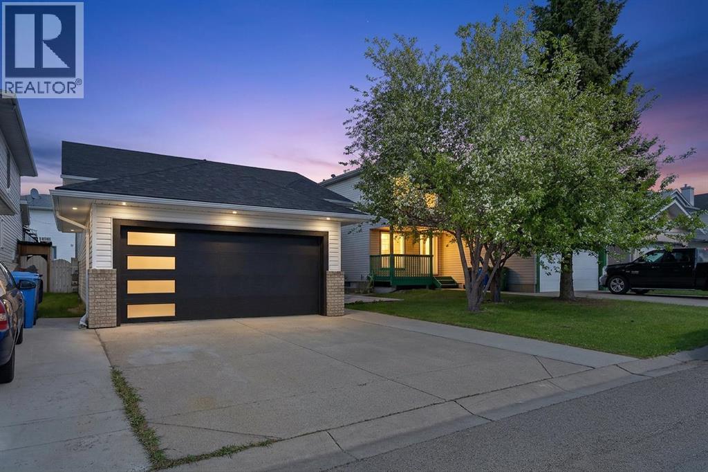 215 Del Ray Road NE, Calgary, Alberta  T1Y 6V9 - Photo 3 - A2313954