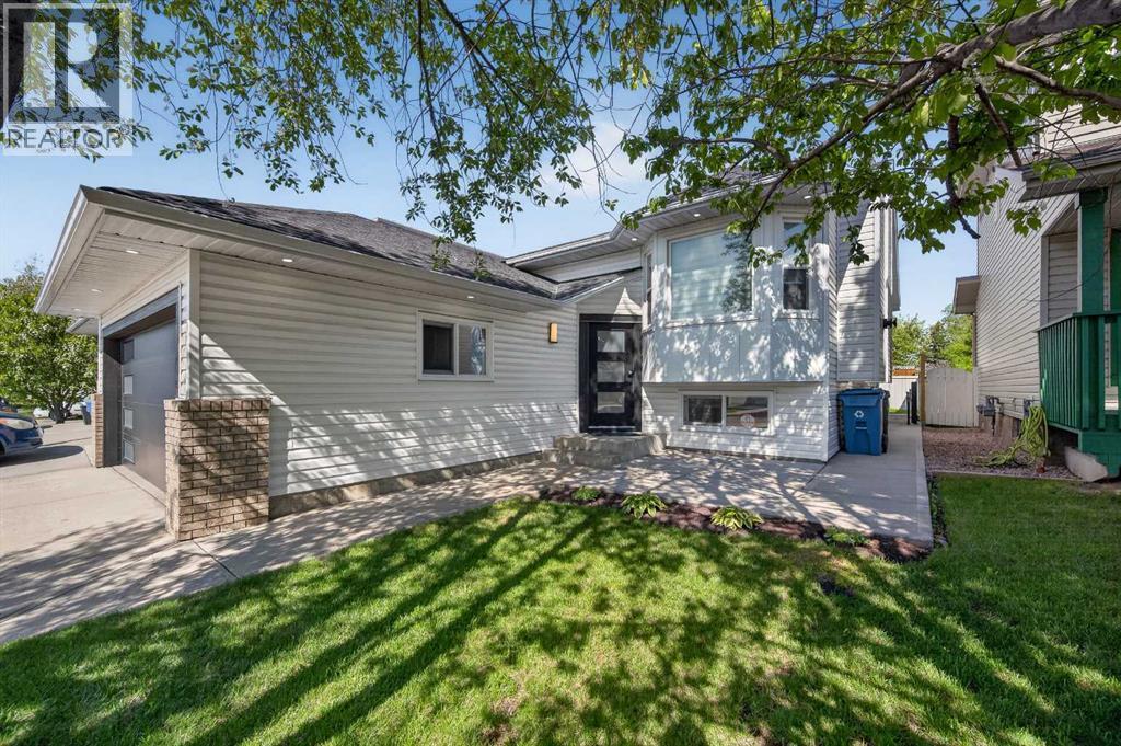 215 Del Ray Road NE, Calgary, Alberta  T1Y 6V9 - Photo 4 - A2313954