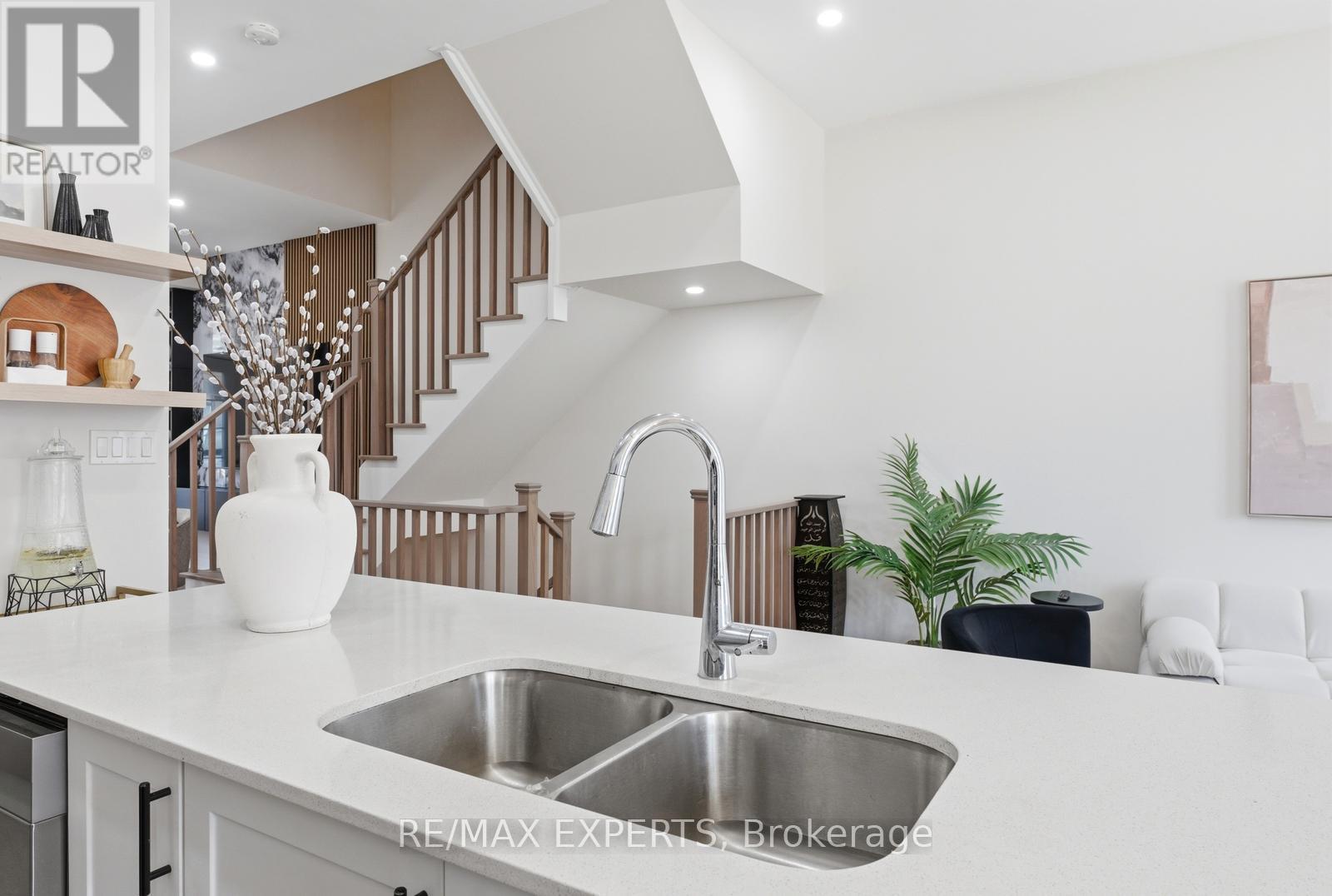 87 De La Roche Drive, Vaughan, Ontario  L4L 1A6 - Photo 16 - N13193994