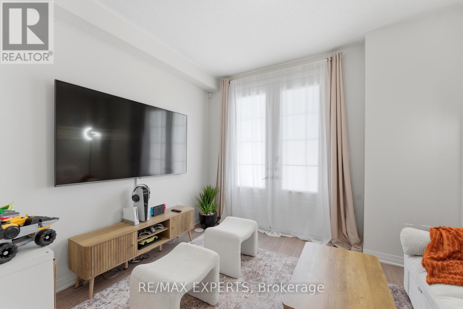 87 De La Roche Drive, Vaughan, Ontario  L4L 1A6 - Photo 8 - N13193994