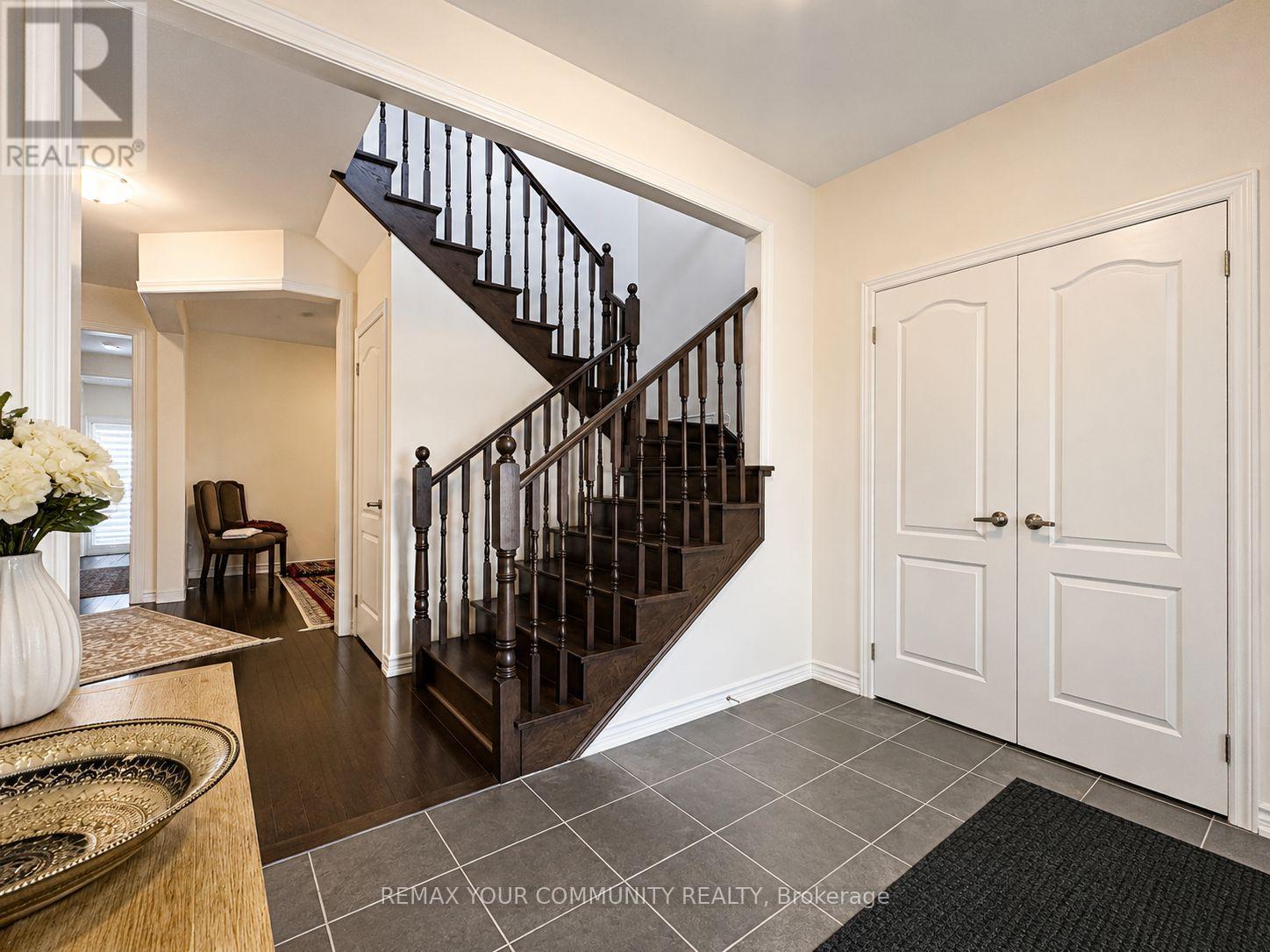 101 Connell Drive, Georgina, Ontario  L4P 0K3 - Photo 2 - N13193036