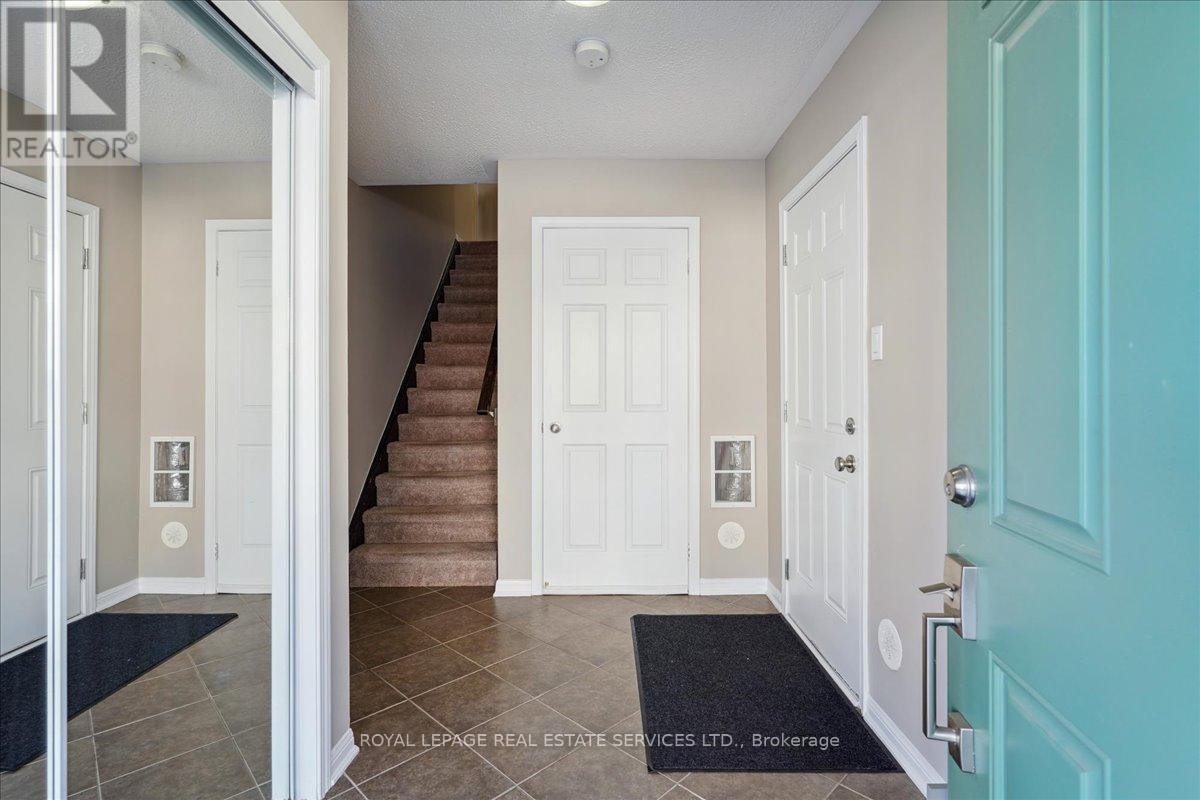 222 Septimus Heights, Milton, Ontario  L9T 8N5 - Photo 5 - W13194174